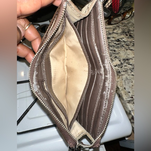 Coach Hampton wallet turnlock patent leather signature C - Picture 6 of 8